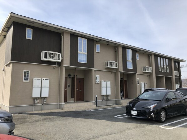 ヴィラ・カルティベートの物件外観写真